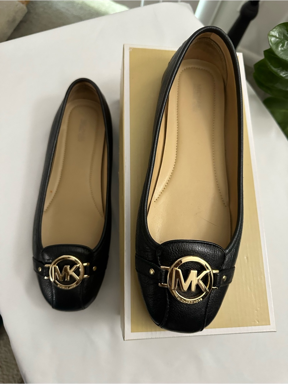 Michael Kors Black Leather Logo Moccasin Flats with Gold MK Emblem - Picture 2 of 8